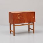 1038 1092 CHEST OF DRAWERS